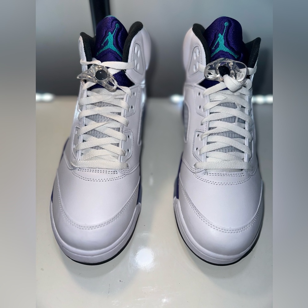 Nike White and Purple Sneakers Sleek Design